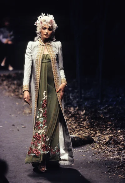 Look 10
